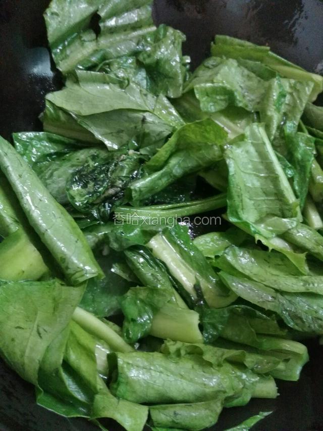 放入油麦菜翻炒