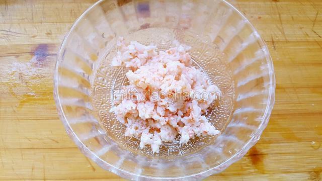 把虾剁碎