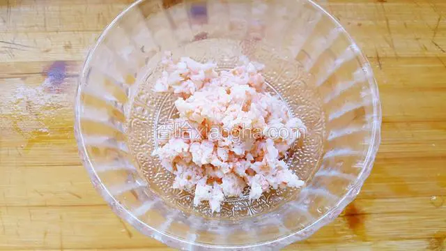 剁成虾泥