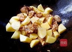 土豆焖鸡的做法图解5
