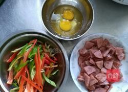 尖椒火腿炒鸡蛋的做法图解2