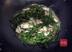 韭菜炒鱿鱼的做法图解6