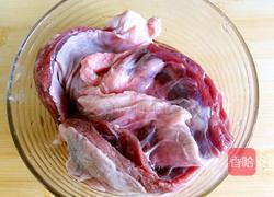 香辣牛肉的做法图解1