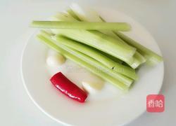 清炒芹菜的做法图解1
