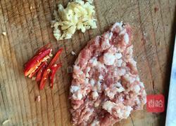 毛豆米炒肉末的做法图解2