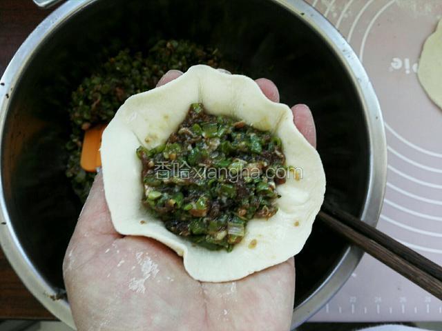 包入足量豆角馅