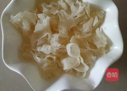 雪梨银耳百合汤的做法图解2
