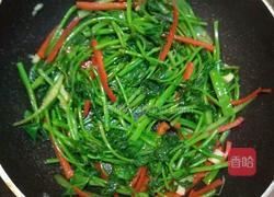 辣椒炒红番叶的做法图解3