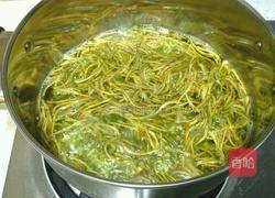 金银花露的做法图解2