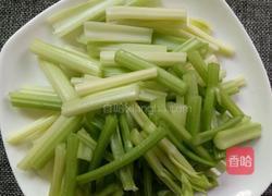 芹菜炒百合的做法图解2