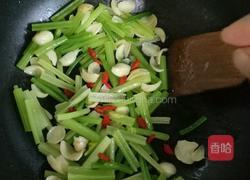 芹菜炒百合的做法图解6