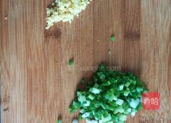 猪肉酸菜饺子的做法图解3