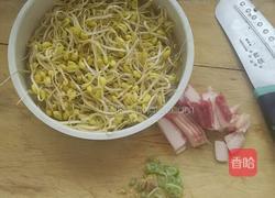 豆芽炒粉条的做法图解1