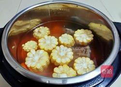 筒子骨玉米萝卜汤的做法图解6