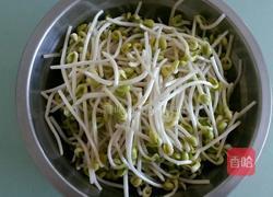黄豆芽炒木耳的做法图解1