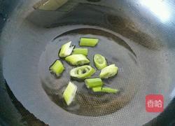黄豆芽炒木耳的做法图解4