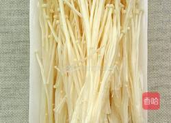 金针菇炒鸡蛋的做法图解1