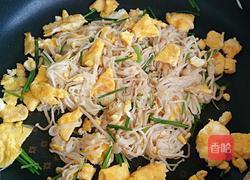 金针菇炒鸡蛋的做法图解9