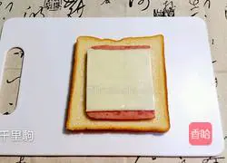 Illustration of how to make a ham and egg sandwich 5