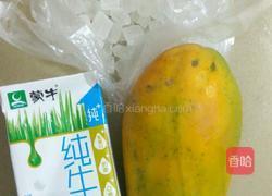 牛奶炖木瓜的做法图解1