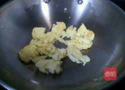 芹菜炒鸡蛋的做法图解3