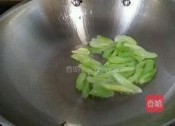 芹菜炒鸡蛋的做法图解5