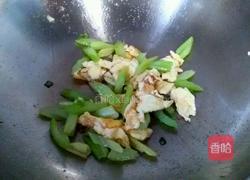 芹菜炒鸡蛋的做法图解7