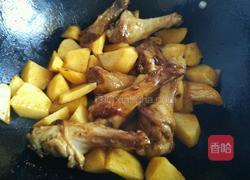 土豆炖鸭翅根的做法图解9