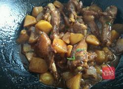 土豆炖鸭翅根的做法图解11
