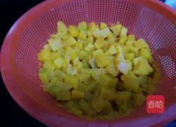咸蛋黄烩南瓜泥的做法图解3