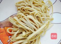 炝拌干豆腐丝的做法图解1