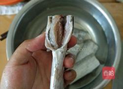 油炸带鱼的做法图解2