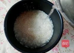懒人电饭煲焖饭的做法图解1