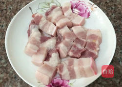 红烧肉炖蘑菇的做法图解1