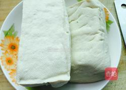 豆腐丸子的做法图解1