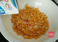 奶香玉米烙的做法图解3