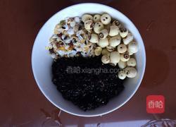 黑米八宝粥的做法图解2