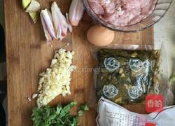 酸菜肉片的做法图解1