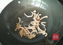 豆瓣腐竹鱿鱼丝的做法图解4