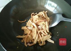 豆瓣腐竹鱿鱼丝的做法图解5
