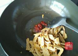 豆瓣腐竹鱿鱼丝的做法图解6