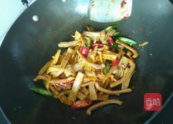 豆瓣腐竹鱿鱼丝的做法图解7