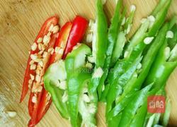 土豆丝炒辣椒的做法图解2