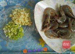 蒜爆大虾的做法图解1