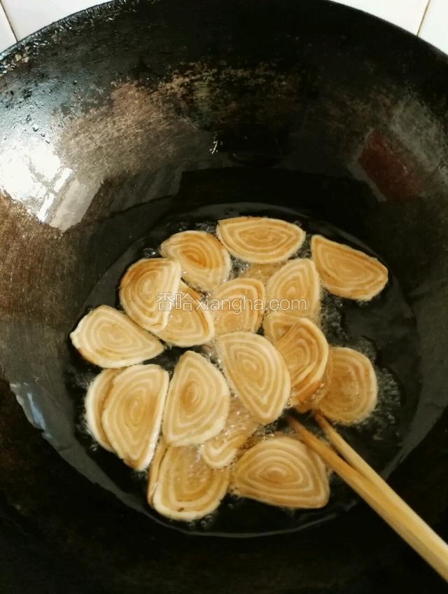 炸到用筷子碰，硬了就可以了