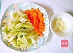 百合炒西芹的做法图解3