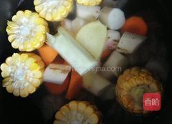 玉米胡萝卜山药猪骨汤的做法图解6
