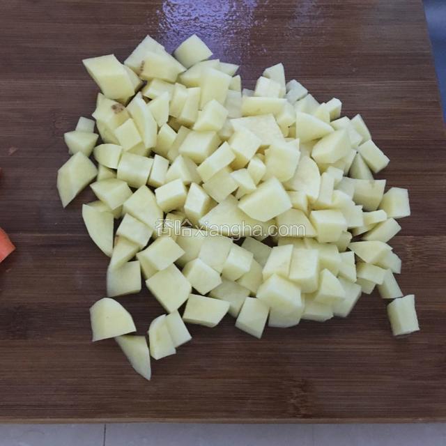 土豆去皮切丁