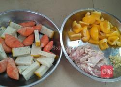 肉筋炒三鲜的做法图解1