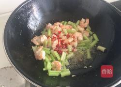 虾仁炒芹菜的做法图解9